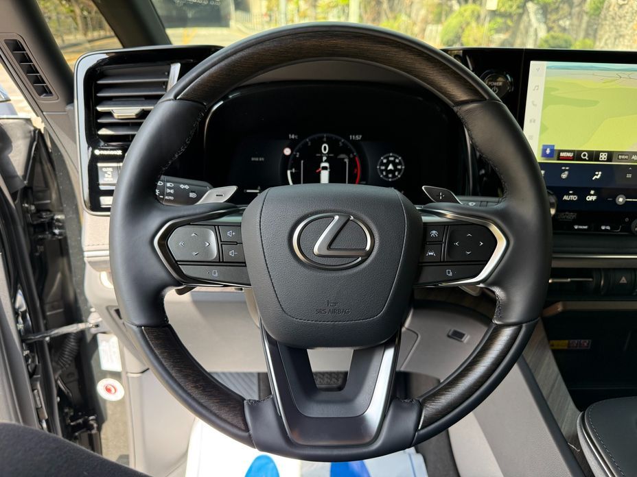 Lexus LM
