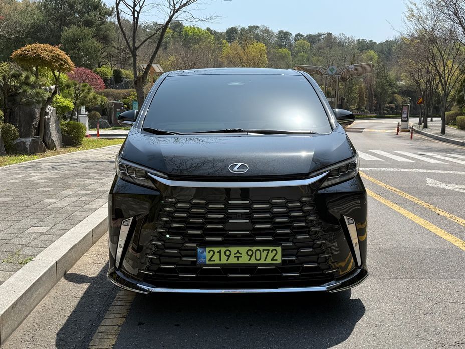 Lexus LM
