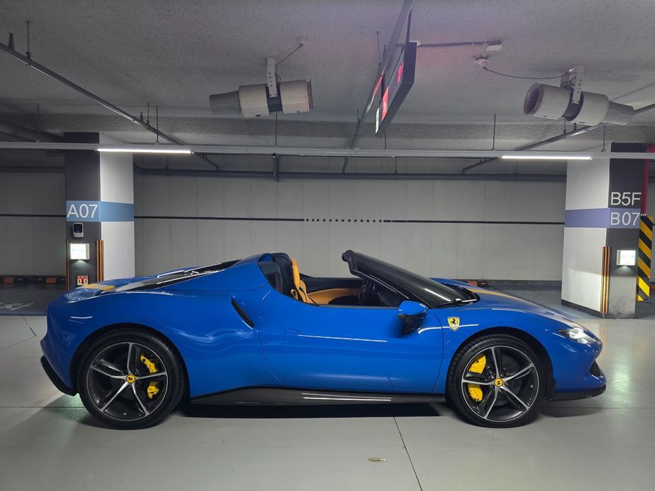 Ferrari 296