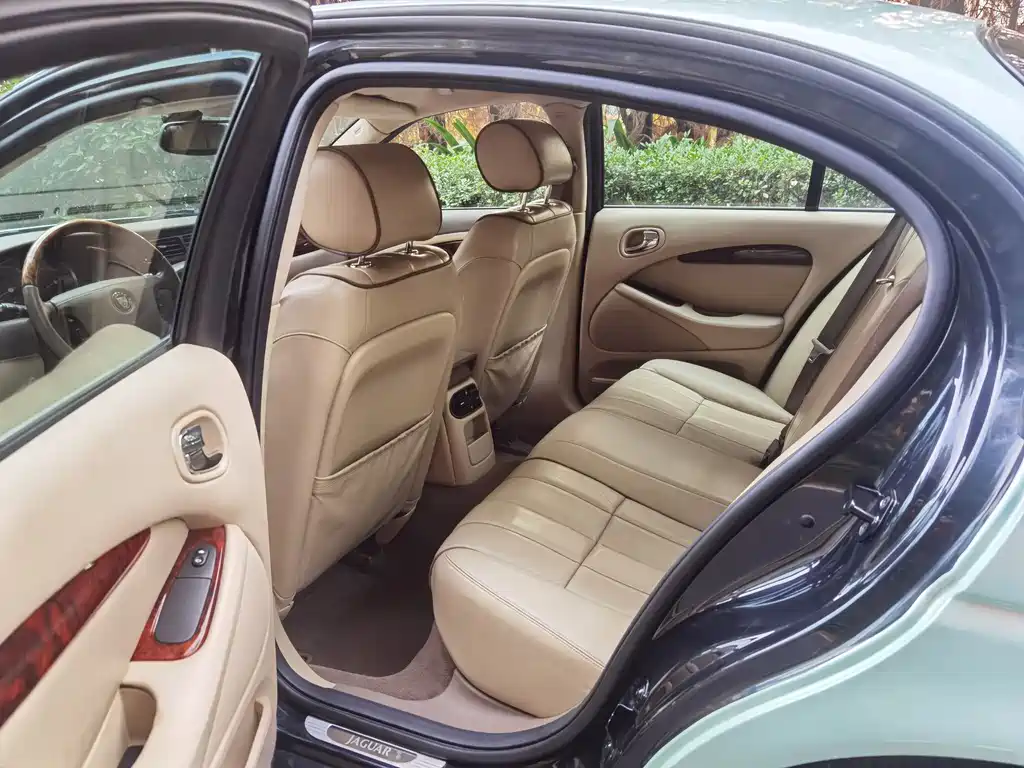 Jaguar S-TYPE