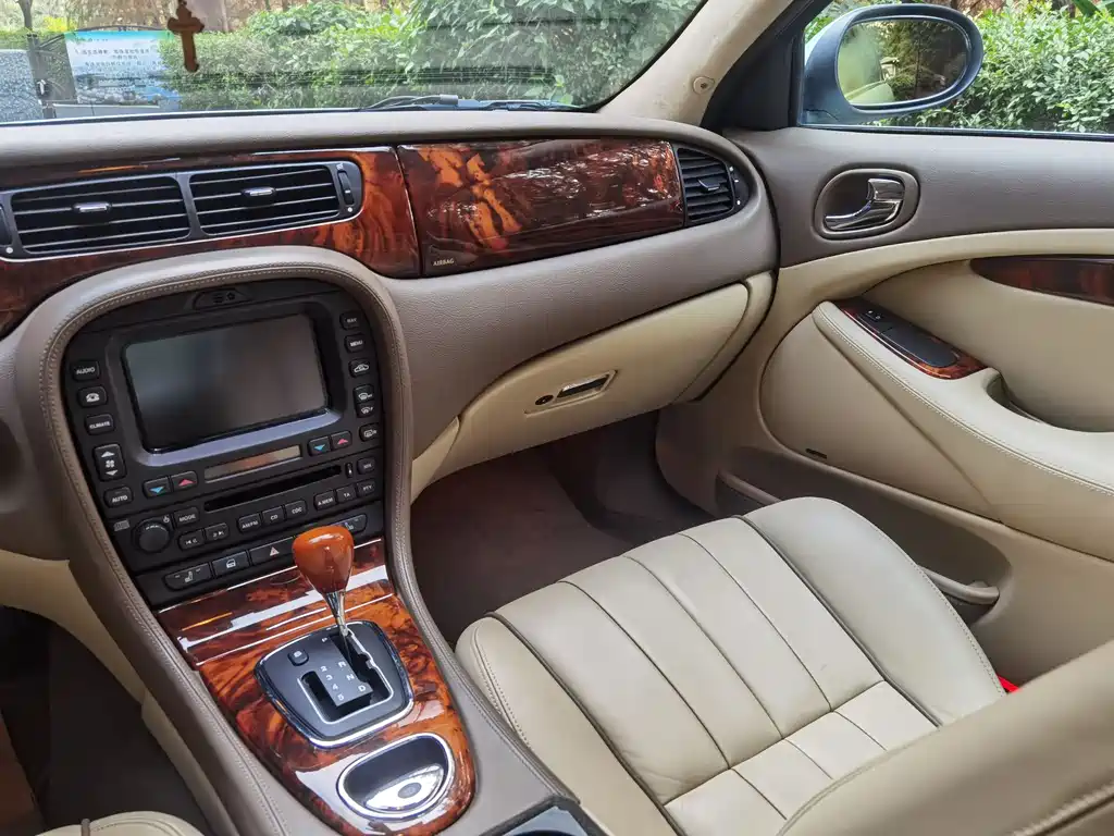 Jaguar S-TYPE