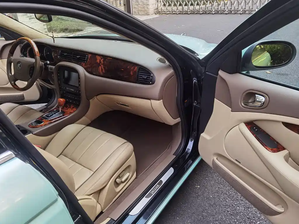 Jaguar S-TYPE