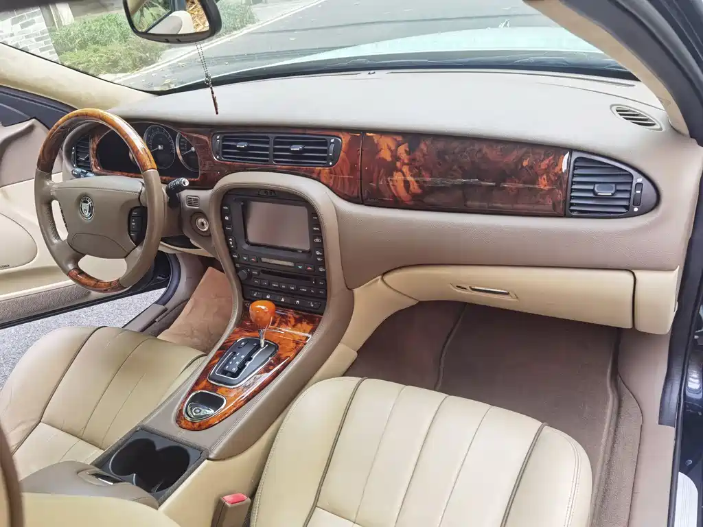 Jaguar S-TYPE