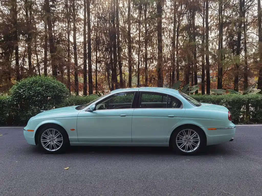 Jaguar S-TYPE