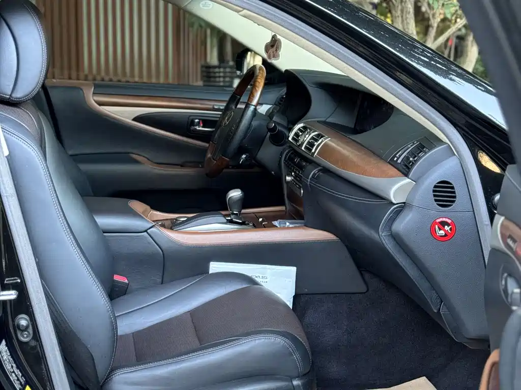 Lexus LS
