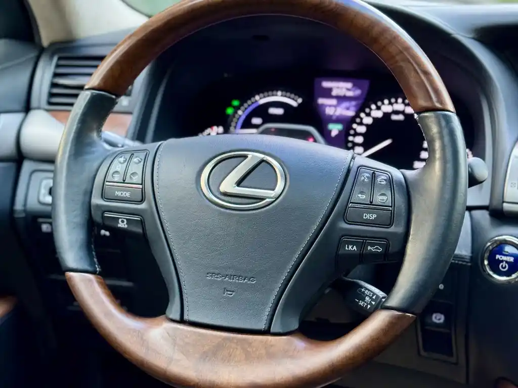 Lexus LS