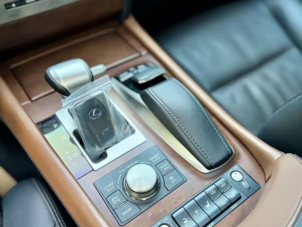 Lexus LS