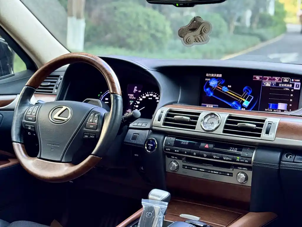 Lexus LS
