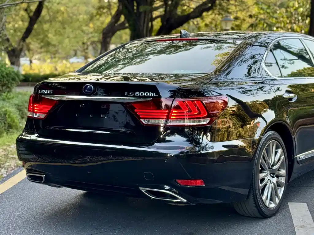 Lexus LS