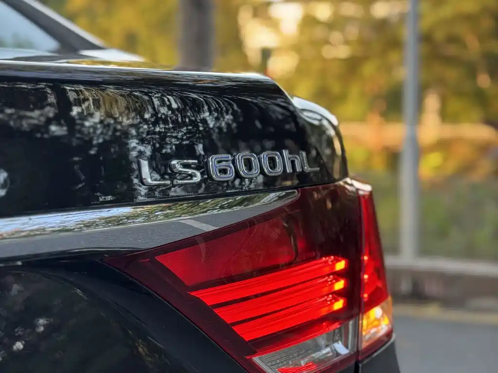 Lexus LS