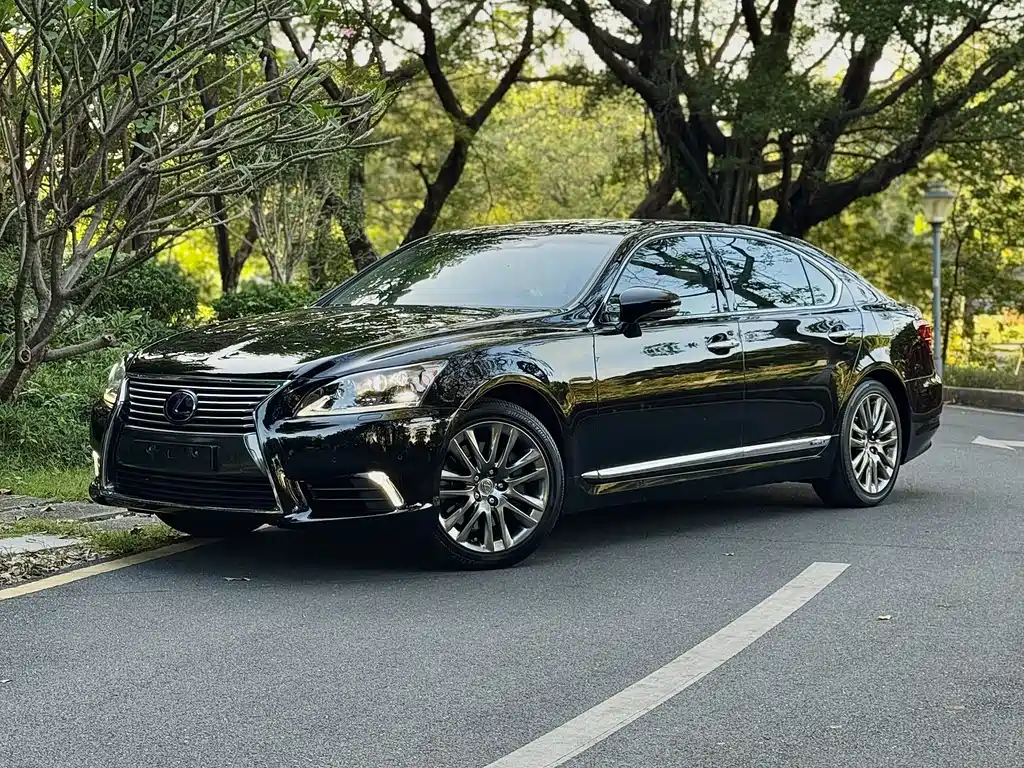 Lexus LS