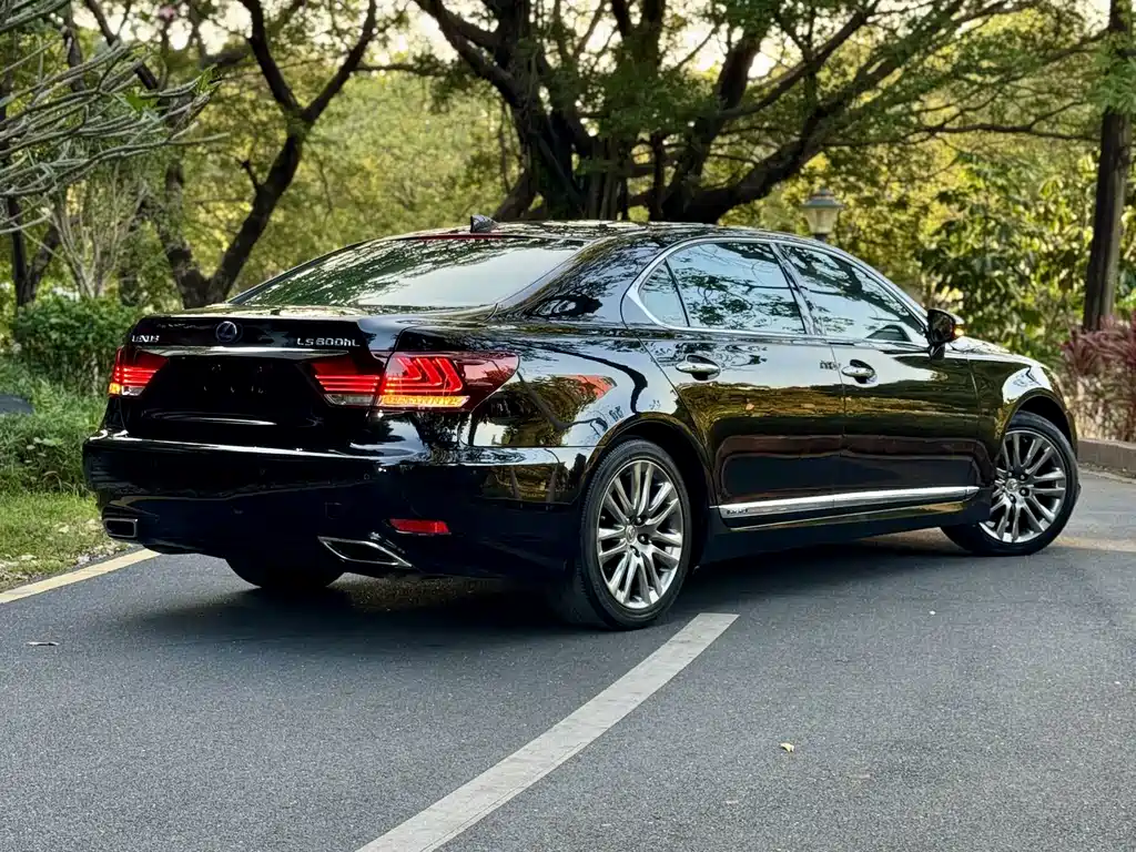 Lexus LS