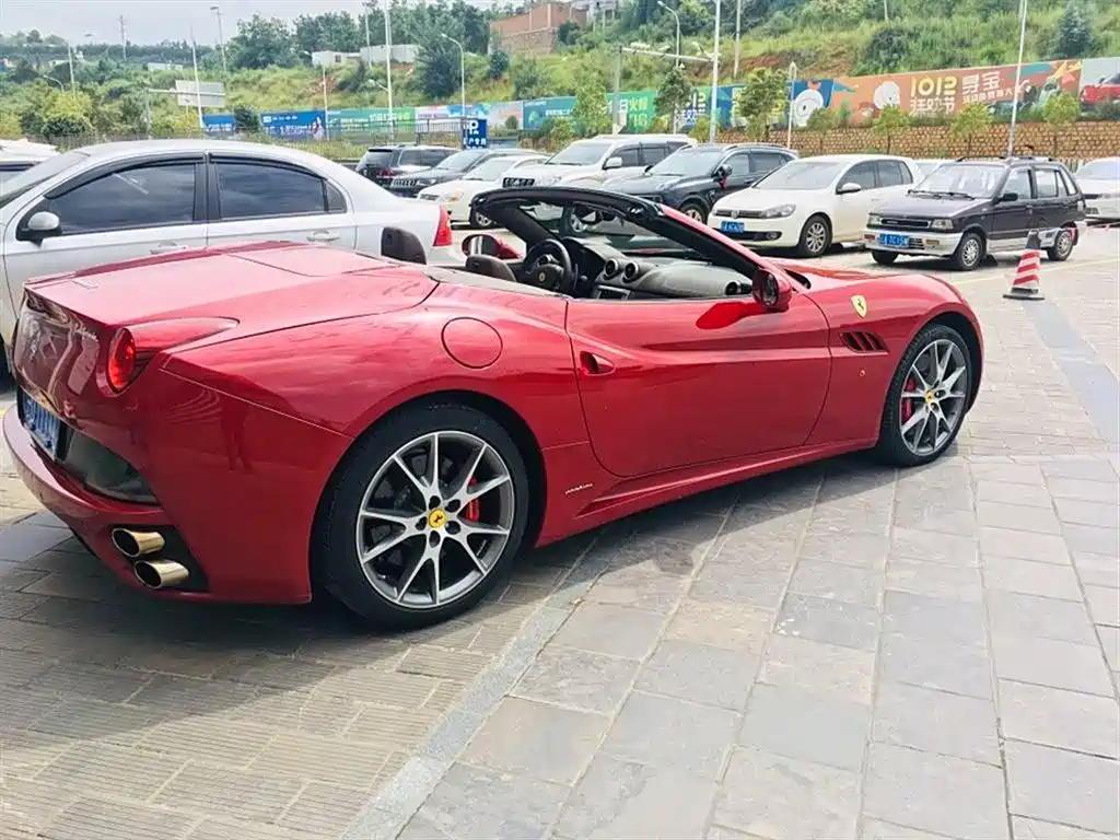 Ferrari California T