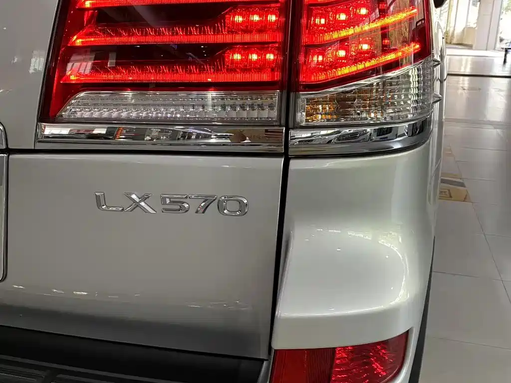 Lexus LX