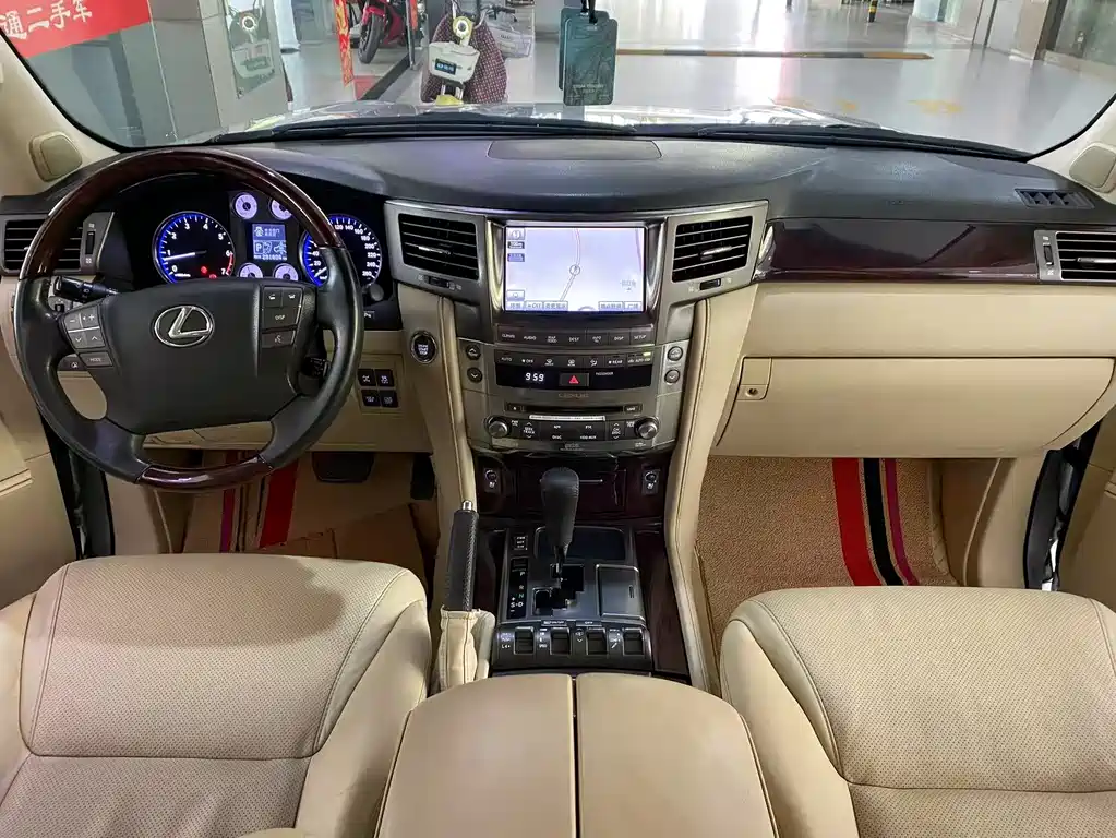 Lexus LX