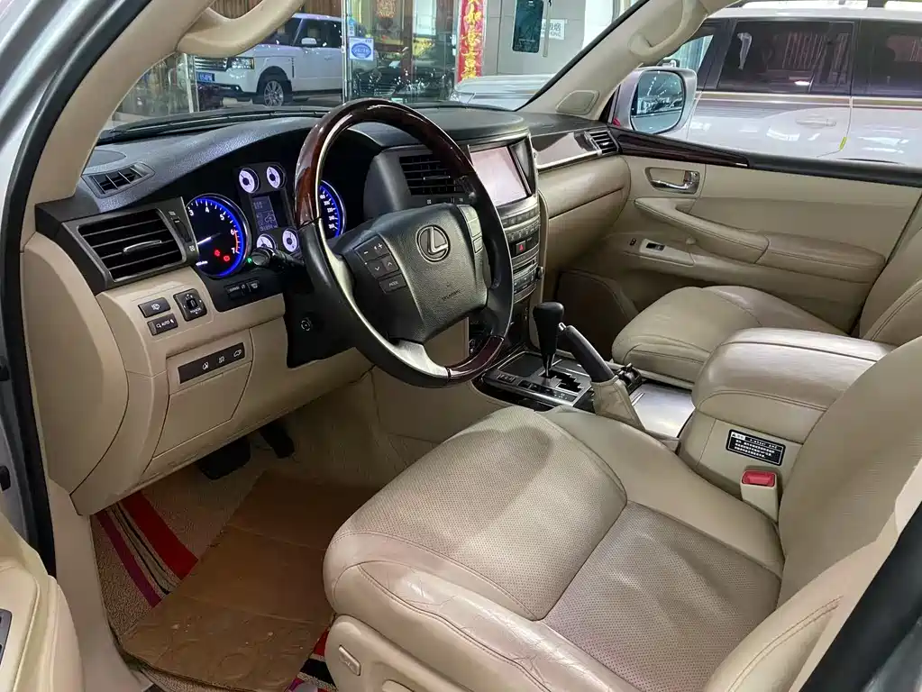 Lexus LX