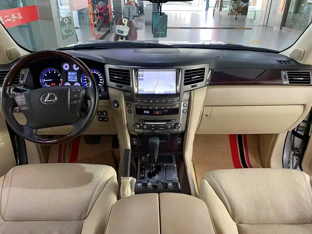 Lexus LX