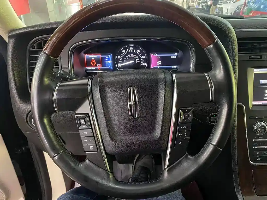 Lincoln Navigator