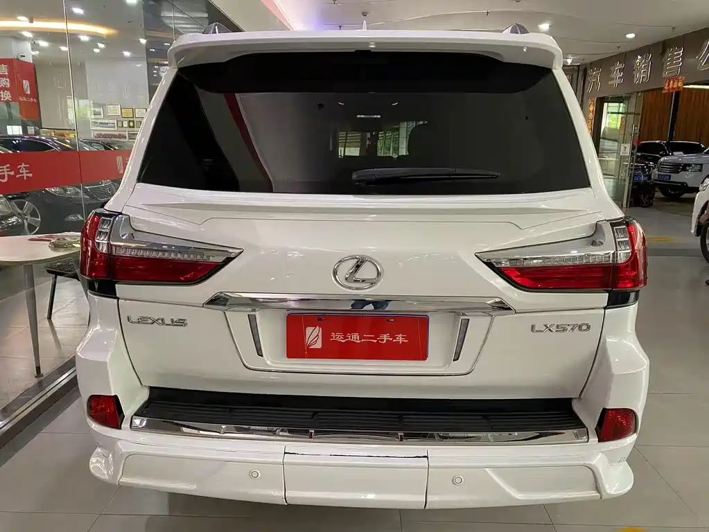 Lexus LX