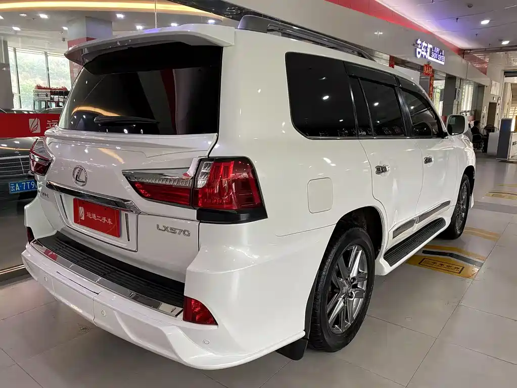 Lexus LX