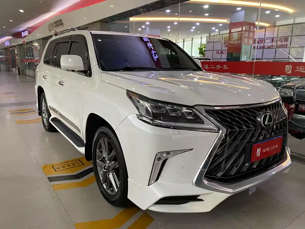 Lexus LX