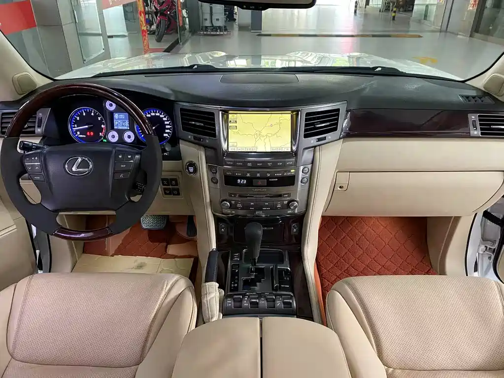 Lexus LX