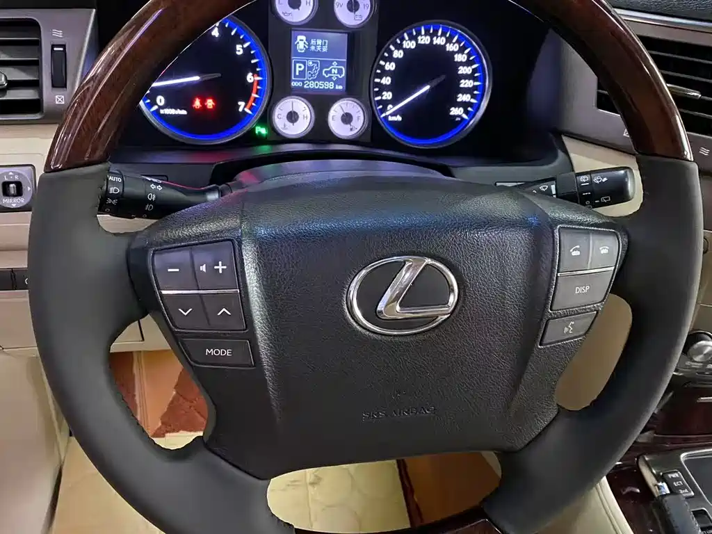 Lexus LX