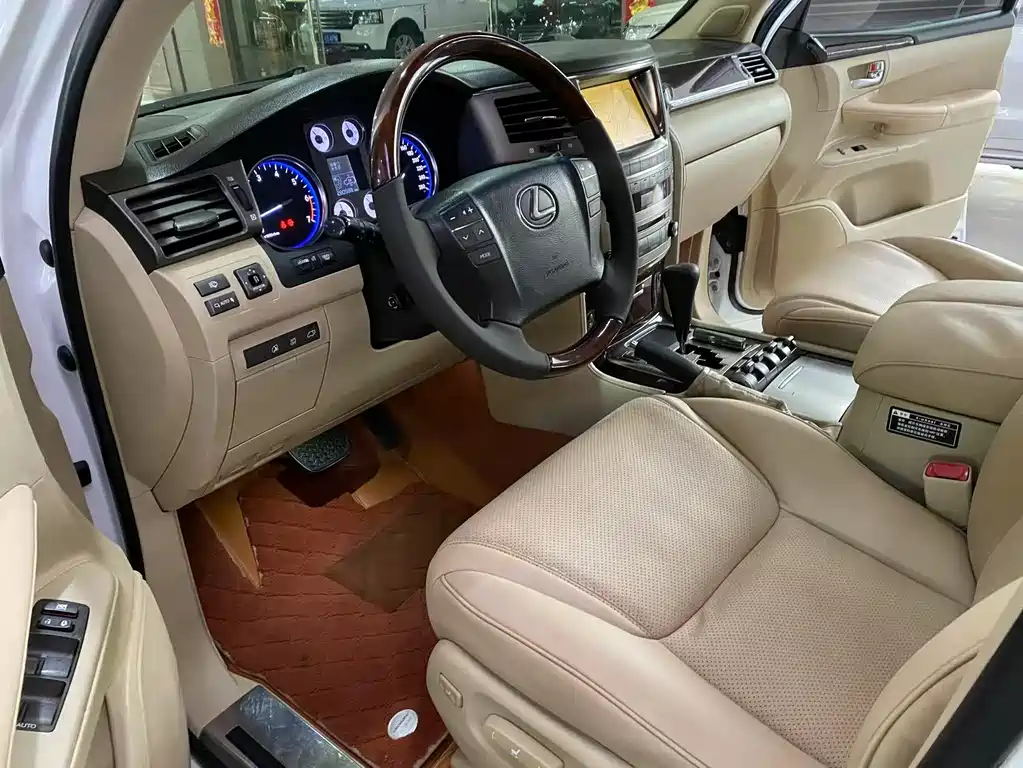 Lexus LX