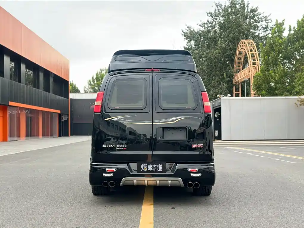 GMC Savana