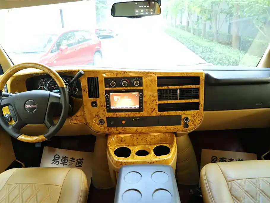 GMC Savana