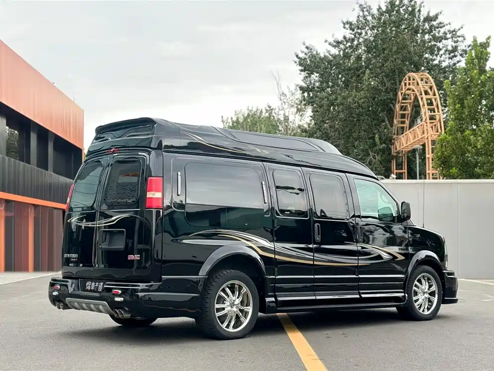 GMC Savana