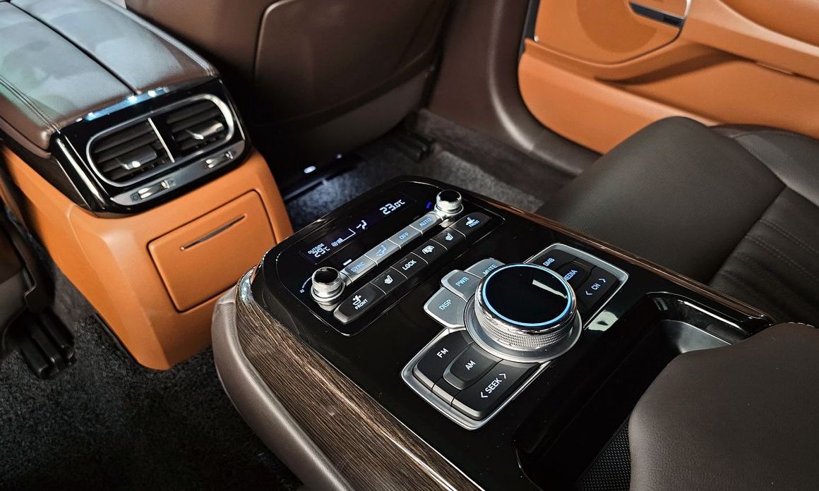 Genesis G90