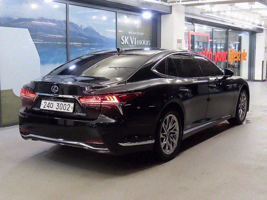 Lexus LS