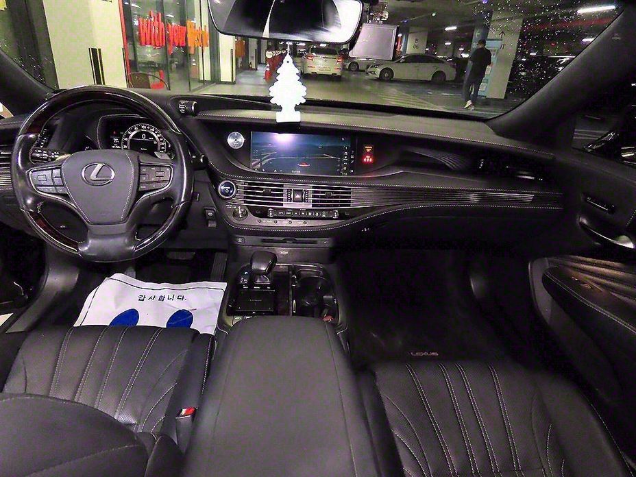 Lexus LS