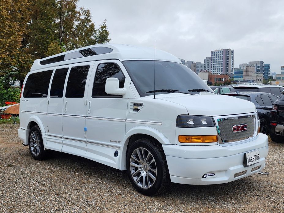 GMC Savana