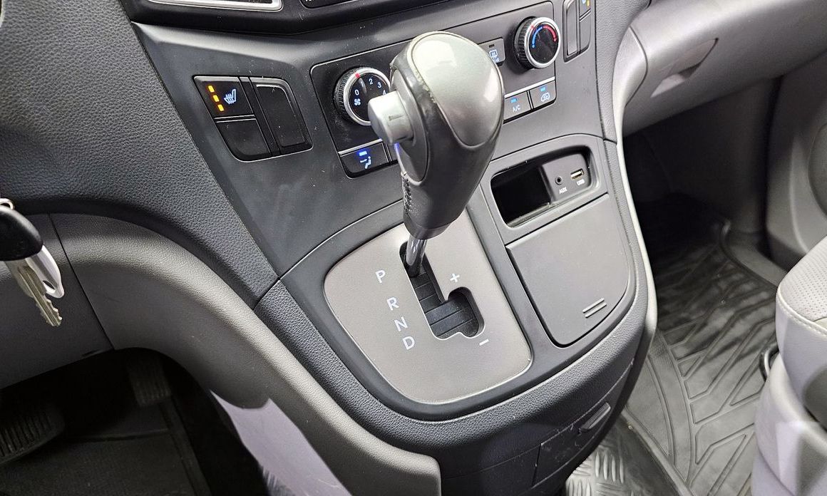 Hyundai Starex
