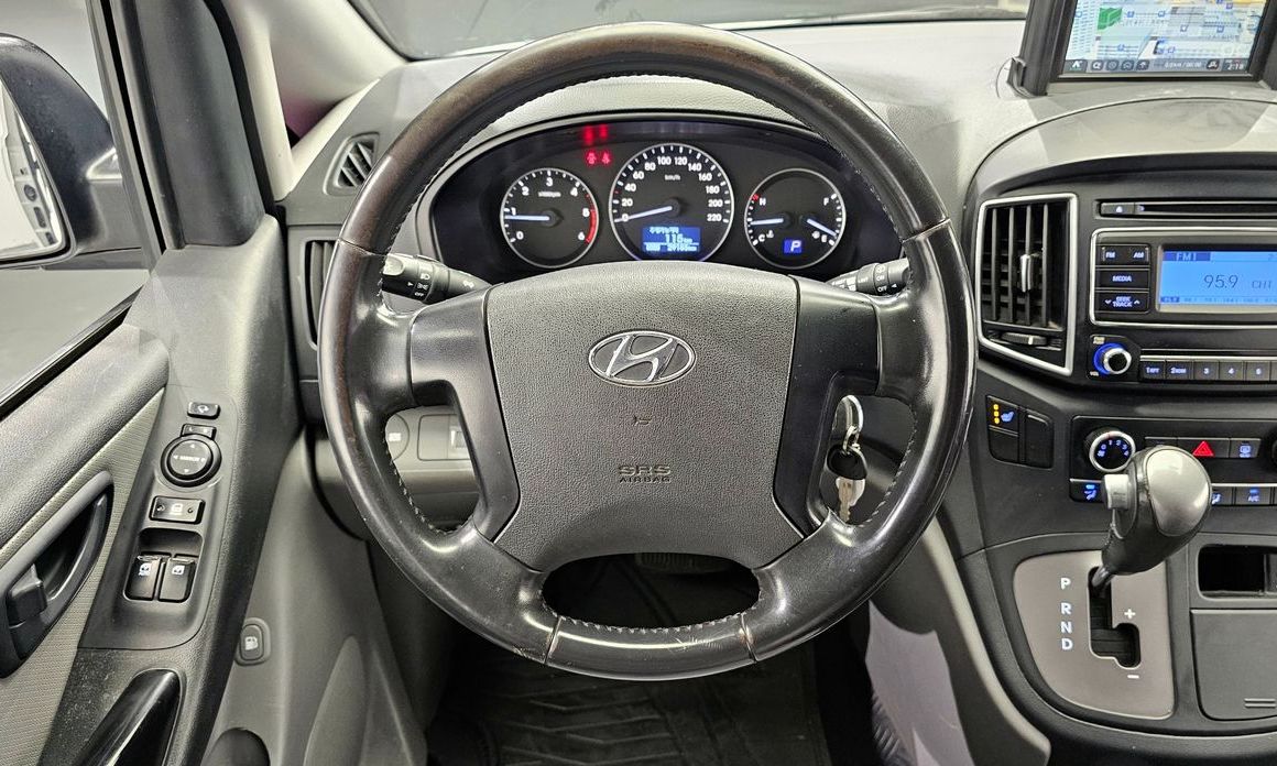 Hyundai Starex