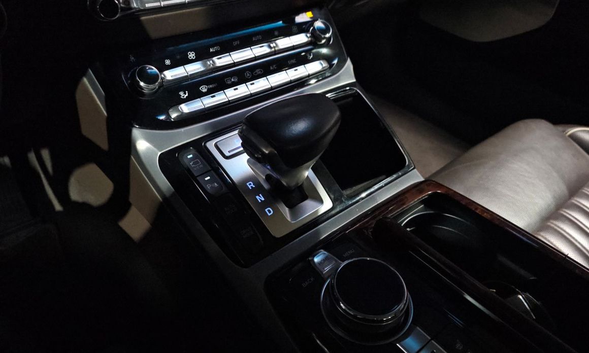 Genesis EQ900