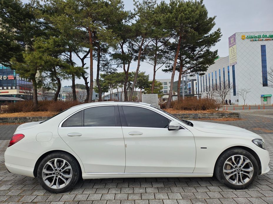 Mercedes-Benz C-Class