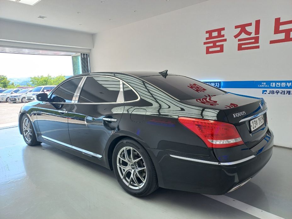 Hyundai Equus