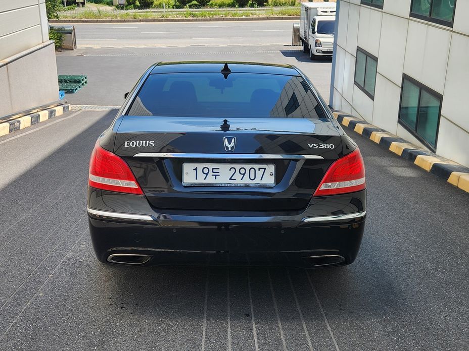 Hyundai Equus