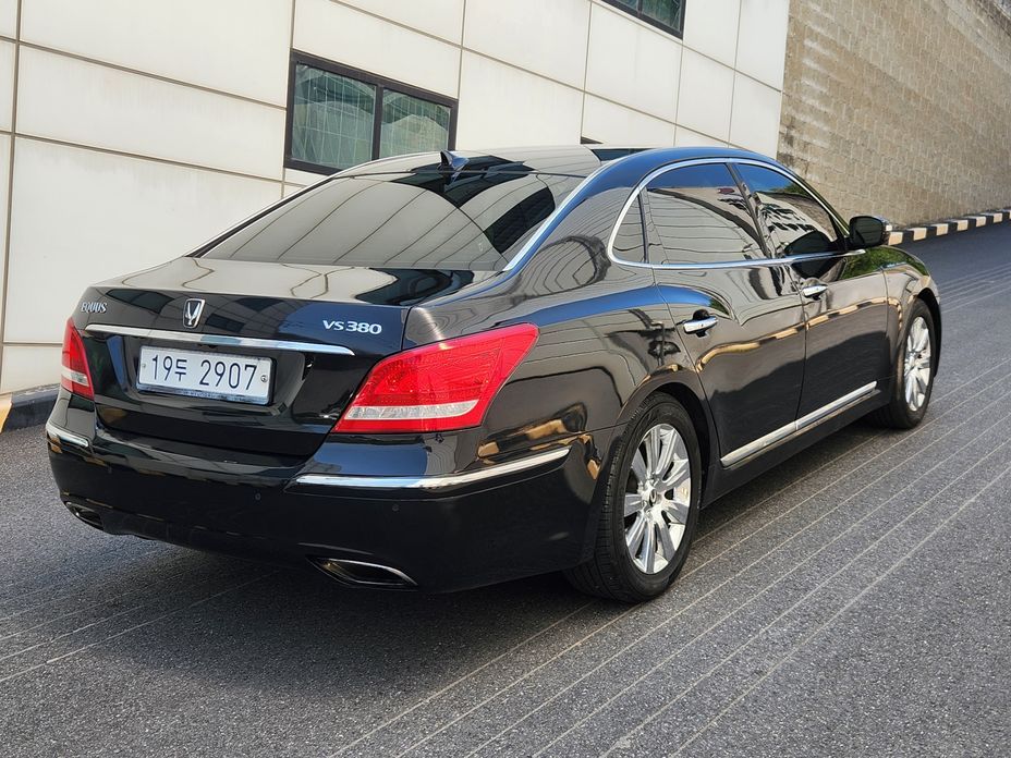 Hyundai Equus