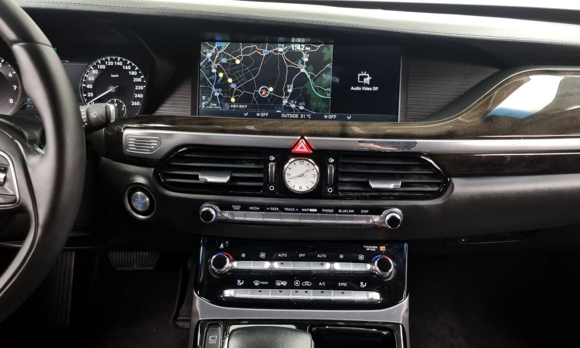Genesis EQ900