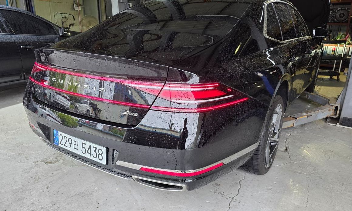 Genesis G90