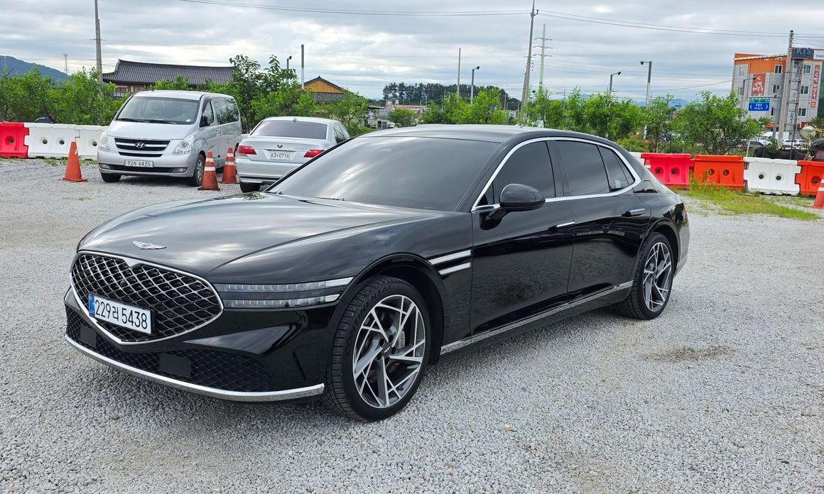 Genesis G90