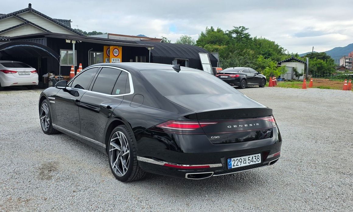 Genesis G90