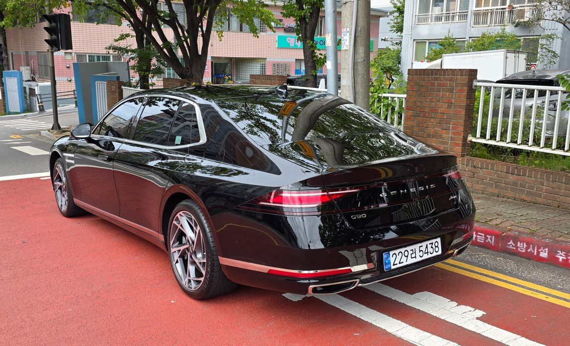 Genesis G90