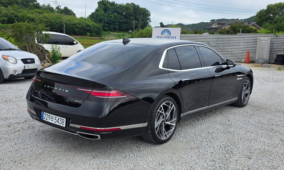Genesis G90