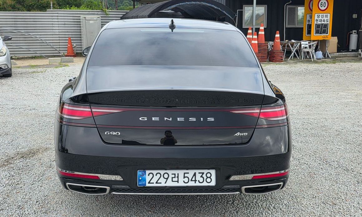 Genesis G90