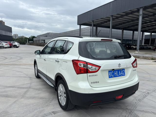 Suzuki S-Cross